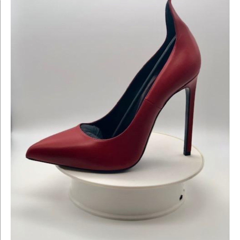 St. Laurent Red Collar Heels NWT